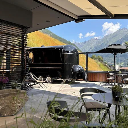 Hotell Alpina - Adults Only